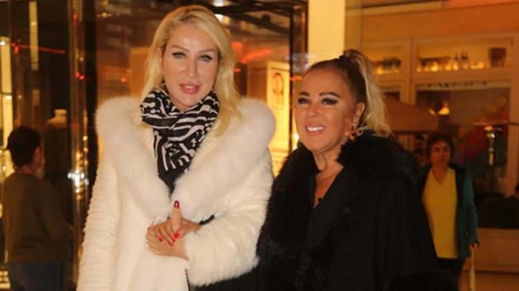 <div><strong>İkilinin sosyal medya hesaplarından birbirlerinin paylaşımlarına altına yaptıkları yorumlar takip&ccedil;ileri tarafından&nbsp; b&uuml;y&uuml;k ilgi g&ouml;r&uuml;yordu.</strong></div>
