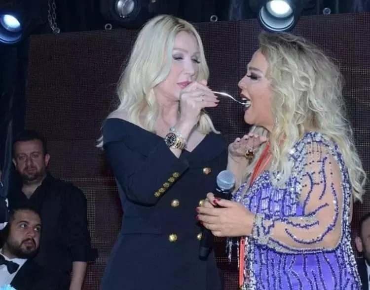 <p><span style="color:#B22222"><strong>SEDA SAYAN'DAN SAFİYE SOYMAN'A DUYGUSAL DOĞUM G&Uuml;N&Uuml; MESAJI</strong></span></p>
