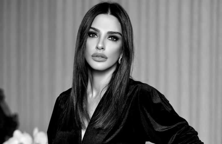 <p><strong>Kendine has şık tarzıyla dikkatli g&ouml;zlerden ka&ccedil;mayan Turan, bu kez yalnızca stiliyle değil milyonluk otomobiliyle &ccedil;ok konuşuldu.</strong></p>
