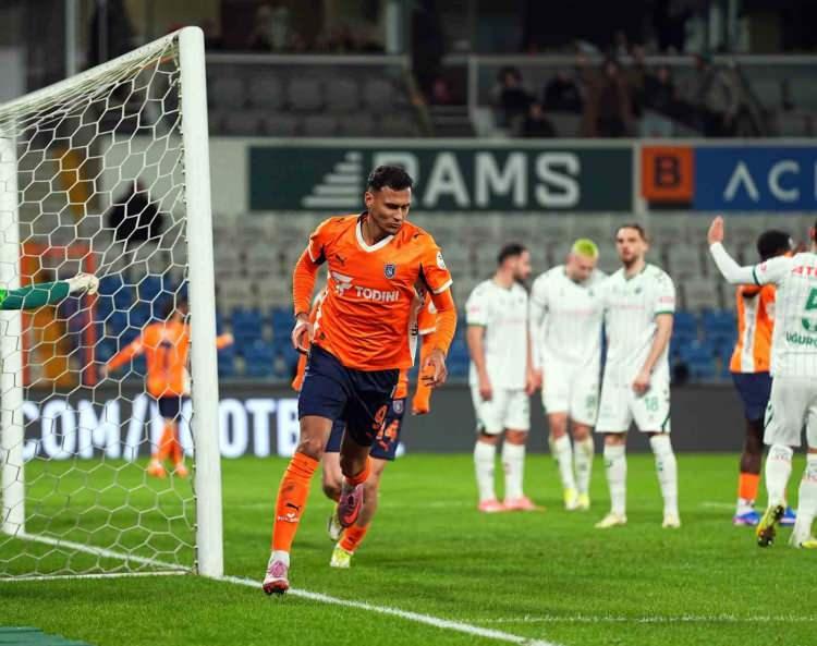 <p>11- Davie Selke | Başakşehir | 14 ma&ccedil; - 7 gol</p>
