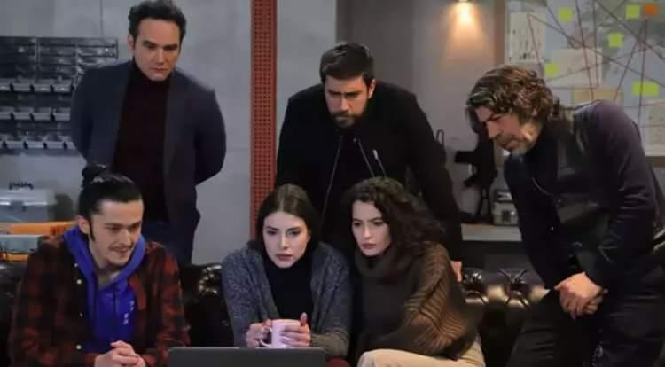 <p><strong>Başrolleri <span style="color:#800000">Tolga Sarıtaş</span> ve <span style="color:#800000">Rabia Soyt&uuml;rk'&uuml;n</span> paylaştığı aksiyon dolu sahneleri ile seyirciyi ekran başına kilitlemeyi başaran dizinin kadrosuna iddialı bir isim katılıyor.</strong></p>
