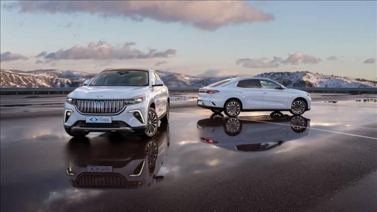 <p><span style="color:#B22222"><strong>CİHAZ BEDELİNİN TAMAMINA 48 AY VADELİ KREDİ</strong></span></p>

<p>Kurumsal kullanıcılar da bireysel kullanıcılar gibi y&uuml;zde 0 faizli kredi se&ccedil;eneklerinden yararlanabiliyor. Bunun yanı sıra avantajlı koşullarda tamamına kredi opsiyonu da Togg tarafından sunuluyor. T10F ve T10X V2 versiyonları i&ccedil;in cihaz bedelinin tamamına 48 ay vadeli krediden faydalanmak m&uuml;mk&uuml;n oluyor.</p>
