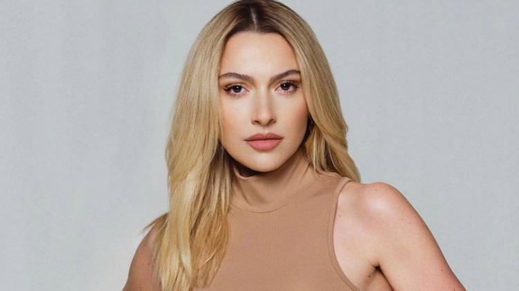 <p><span style="color:#FF0000"><strong>YASAL S&Uuml;RE&Ccedil; BAŞLATTI: KAMUOYU SİSTEMATİK Bİ&Ccedil;İMDE YANILTILMAKTADIR</strong></span></p>

<p><strong>Yapılan a&ccedil;ıklamada şu ifadelere yer verildi:</strong></p>

<p><strong>"Son g&uuml;nlerde m&uuml;vekkilimiz Hadise A&ccedil;ıkg&ouml;z hakkında bazı sosyal medya platformlarında ve dijital mecralarda y&uuml;r&uuml;t&uuml;len organize karalama ve lin&ccedil; kampanyası kamuoyunun doğru şekilde bilgilendirilmesini gerekli kılacak bir noktaya ulaşmıştır. Birleşmiş Milletlere bağlı bir kuruluş olan UNICEF ile ger&ccedil;ekleştirilen bir sosyal sorumluluk &ccedil;alışmasının ardından m&uuml;vekkilimizin sosyal medya hesapları &uuml;zerinden yoğun bir siber zorbalık, hakaret ve iftira kampanyasına maruz kaldığı g&ouml;r&uuml;lmektedir. M&uuml;vekkilimiz, tartışmaların b&uuml;y&uuml;memesi ve y&uuml;r&uuml;t&uuml;len &ccedil;alışmanın zarar g&ouml;rmemesi adına UNICEF ile olan iş birliğini sonlandırma kararı almıştır. Ancak bu iyi niyetli adıma rağmen hakaret i&ccedil;erikli paylaşımlar, ağır k&uuml;f&uuml;rler ve ger&ccedil;ekle hi&ccedil;bir ilgisi bulunmayan iddialar artarak devam etmektedir.</strong></p>
