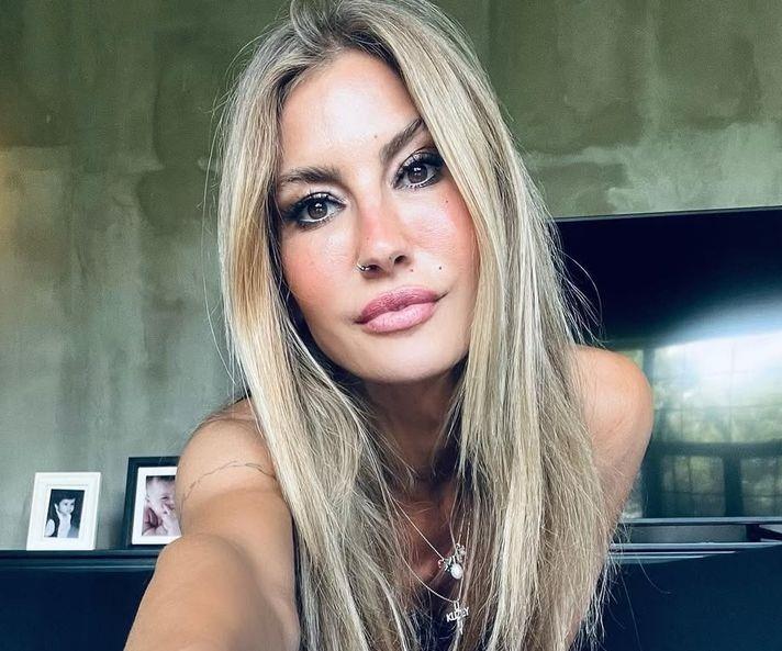 <p><strong>&Ccedil;AĞLA ŞIKEL</strong></p>

<p>8 Mart D&uuml;nya Kadınlar G&uuml;n&uuml; kutlu olsun.</p>
