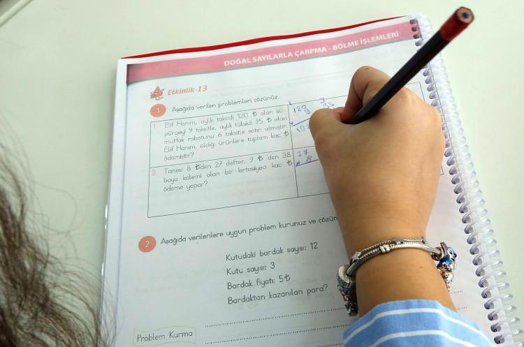 <p><strong>Lina hen&uuml;z 10 yaşında olmasına rağmen matematik alanında g&ouml;sterdiği &uuml;st&uuml;n başarılarla&nbsp; uluslararası arenada T&uuml;rkiye'nin gururu olmaya devam ediyor.</strong></p>
