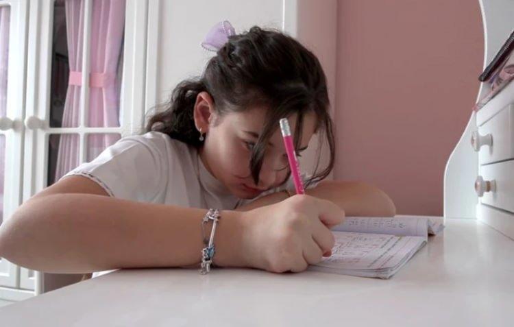 <p><strong>Singapur'a gitmeye hak kazanan&nbsp;Saka, katıldığı FISO Olimpiyatları'nda ise g&uuml;m&uuml;ş madalya alarak Dubai vizesi almıştı.</strong></p>
