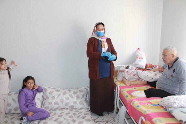 10 yıldır "of" bile demeden yatalak kayınbabasına bakıyor