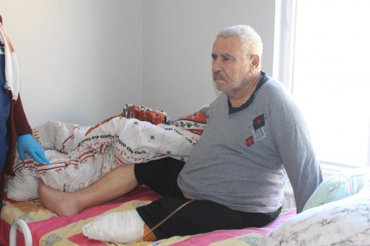 10 yıldır "of" bile demeden yatalak kayınbabasına bakıyor