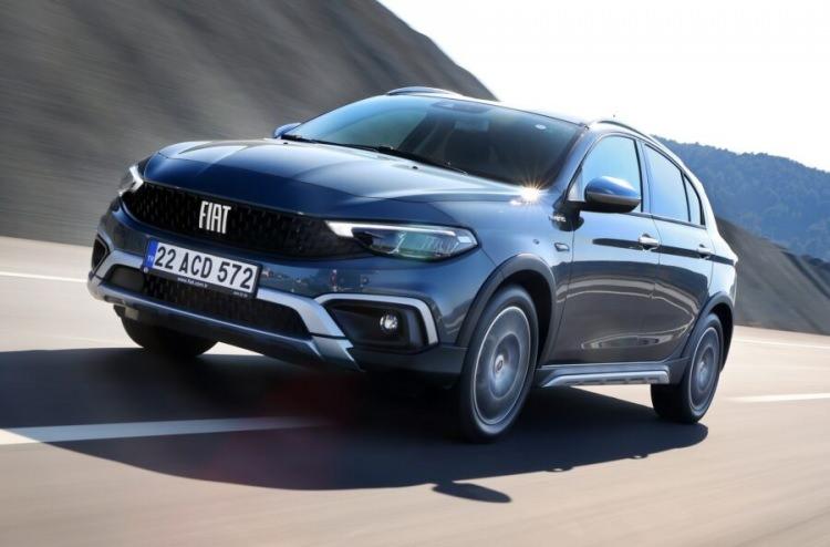 <p><span style="color:#B22222"><strong>FİAT EGEA CROSS</strong></span></p>

<p>&bull; Motor: 1.4 Fire</p>

<p>&bull; Normal liste fiyatı: yaklaşık 1.200.000 TL</p>

<p>&bull; &Ouml;TV muafiyetli fiyat: yaklaşık 694.000 TL</p>
