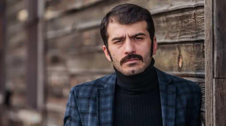 <p><strong>"Ezel" dizisinde Ramiz Dayı karakterinin gen&ccedil;liğini canlandırmasıyla tanınan oyuncu Ufuk Bayraktar, 8 Mart D&uuml;nya Kadınlar G&uuml;n&uuml; kapsamında d&uuml;zenlenen Feminist Gece Y&uuml;r&uuml;y&uuml;ş&uuml; sırasında olay &ccedil;ıkardı.</strong></p>
