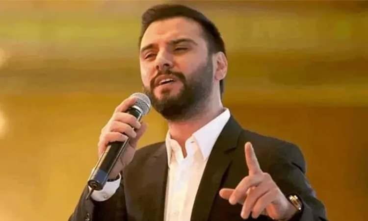 <p><strong>&Uuml;nl&uuml; t&uuml;rk&uuml;c&uuml; Alişan'dan, annesi Suzan Tektaş'ın kafaları karıştıran sosyal medya hamlesi sonrası ortaya atılan "aile i&ccedil;i sorunlar yaşadığı" iddialarına jet hızında yanıt geldi.</strong></p>
