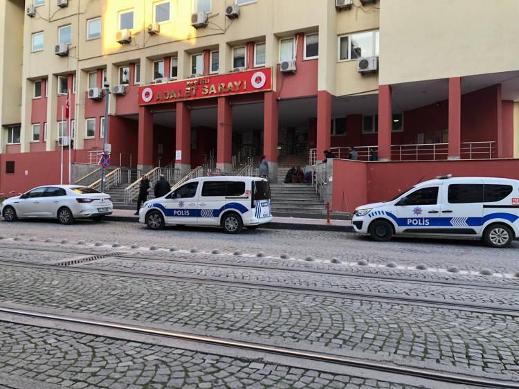 <p><strong><em>Bu konuda bize bir leke s&uuml;r&uuml;lm&uuml;ş gibi oluyor ama mahkeme s&uuml;reci her şeyi aydınlatacak Allah'ın izniyle. Mahkeme devam ediyordu. Pusu kurulmuş gibi g&ouml;r&uuml;n&uuml;yor. Kamera kayıtları var. Kamuoyunda bulanık bilgiler var. Onlar da inşallah g&uuml;n y&uuml;z&uuml;ne &ccedil;ıkacak. O yorum yapanlar s&ouml;ylediklerinden utanacaklar."</em></strong></p>
