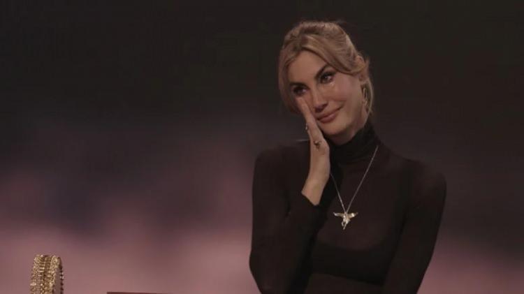 <p><span style="color:#B22222"><strong>G&Ouml;ZYAŞLARI İ&Ccedil;İNDE ANLATTI</strong></span></p>
