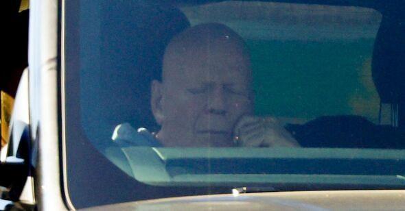 <p><span style="color:#0000CD">Bu g&ouml;r&uuml;nt&uuml;lerin ardından Heming, eşinin sağlık durumuna ilişkin a&ccedil;ıklamalarda bulundu.</span></p>
