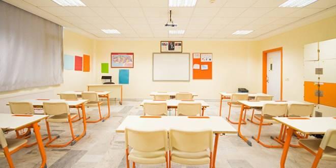 <p>Bu ifadenin y&uuml;zde 18,4 oranında belirtilmiş olup, hayır diyen katılımcıların y&uuml;zde 82,5'i tarafından paylaşıldığı vurgulandı. Bunu sırasıyla ailelerin birlikte zaman ge&ccedil;irmesini sağlıyor (y&uuml;zde 16,7), &ouml;ğretmenlerin derse hazırlık s&uuml;recini olumlu etkiliyor (y&uuml;zde 16,5) ve &ouml;ğrencilerin &ouml;ğrenme isteği, dikkati ve okula y&ouml;nelik motivasyonunu artırıyor (y&uuml;zde 16,2) gerek&ccedil;eleri izlendiğini ifade eden T&uuml;rk Eğitim-Sen, bu nedenlerin ara tatillerin hem &ouml;ğrenci, hem aile, hem de &ouml;ğretmen boyutunda &ccedil;ok y&ouml;nl&uuml; olumlu etkiler oluşturduğuna işaret ettiğini belirtti.</p>
