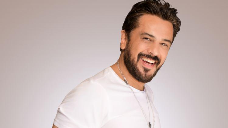 <p><strong>Hem kariyeri hem de &ouml;zel hayatıyla dikkat &ccedil;eken <span style="color:#ADD8E6">Emre Altuğ,</span> katıldığı bir programda ilgi &ccedil;ekici a&ccedil;ıklamalarda bulundu.&nbsp;</strong></p>
