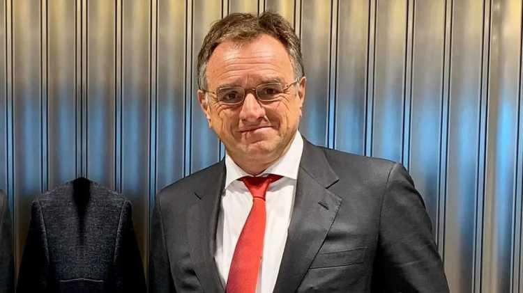 <p><span style="color:#B22222"><strong>MEHMET SİNAN TARA</strong></span></p>

<p>2.5 milyar dolar<br />
ENKA-İnşaat</p>

<p>Mehmet Sinan Tara, T&uuml;rkiye'nin en b&uuml;y&uuml;k inşaat ve enerji şirketlerinden biri olan ENKA'nın y&ouml;netim kurulu başkanı.</p>
