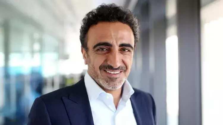 <p><span style="color:#B22222"><strong>HAMDİ ULUKAYA</strong></span></p>

<p>13.5 milyar dolar&nbsp;</p>

<p>Chobani - Gıda</p>

<p>Yoğurt Kralı olarak bilinen Hamdi Ulukaya, Amerika'nın en pop&uuml;ler s&uuml;zme yoğurt markası Chobani'nin kurucusudur.</p>

