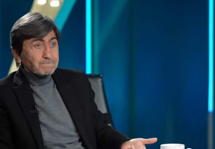 <p><strong>Peki hep şey diyorlar ya: Şapkadan tavşan &ccedil;ıkardı, bir değişiklik yaptı... Bir kere de değişiklik yapmadan yen kardeşim.&rdquo;</strong></p>
