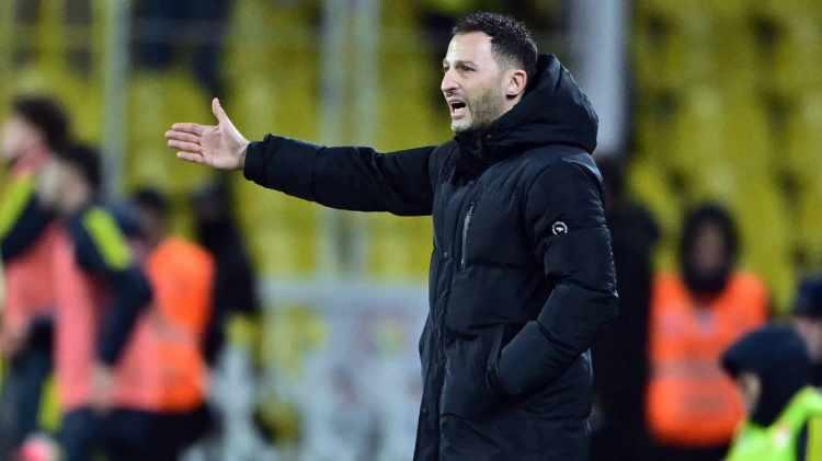 <p><strong>"İYİ OYNAYANLARI HAFTAYA KESİYOR"</strong></p>
