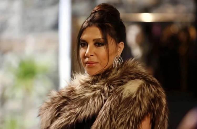 <p><strong>Zarafeti, g&uuml;zelliği ve rol aldığı sayısız başarılı projeyle adından s&ouml;z ettiren &uuml;nl&uuml; oyuncu Nebahat &Ccedil;ehre, &ouml;zellikle "Aşk-ı Memnu" dizisindeki "Firdevs Y&ouml;reoğlu" rol&uuml;yle hafızalardaki yerini koruyor.</strong></p>
