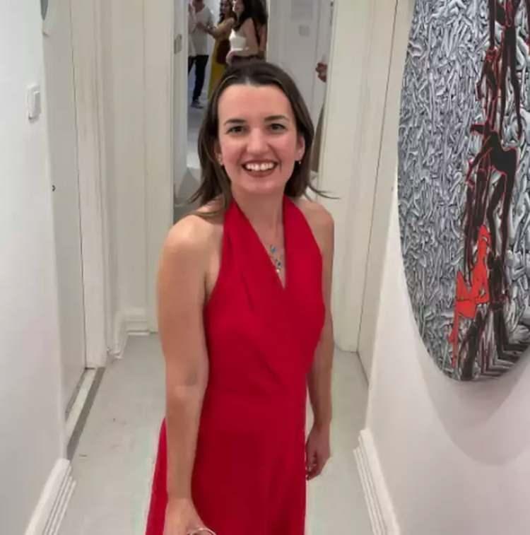 <p><strong>&Uuml;nl&uuml; komedyenin ressam olduğu bilinen kız arkadaşının kimliği hen&uuml;z paylaşılmazken sanat d&uuml;nyasında &ccedil;alışmalar yaptığı &ouml;ğrenildi.</strong></p>
