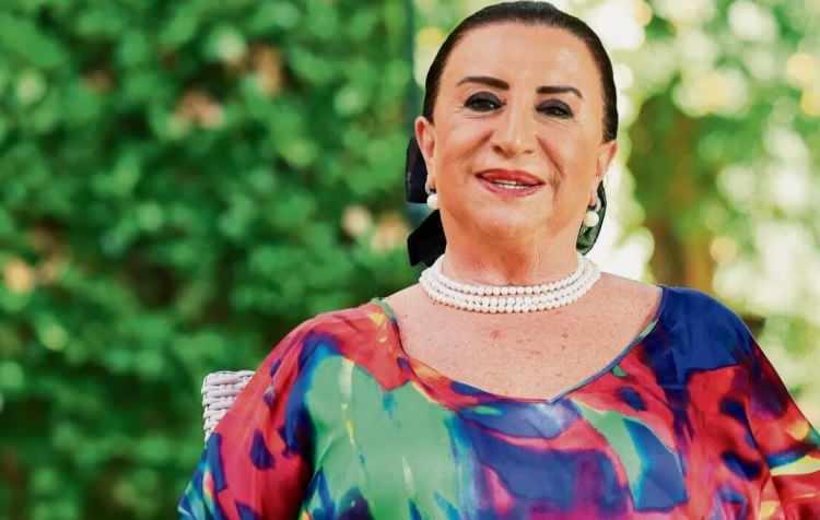 <p><strong><span style="color:#4B0082">Bu sekt&ouml;rde 55 yılıma teşekk&uuml;r ediyorum."</span> diyerek, duygu dolu anlar yaşadı.</strong></p>
