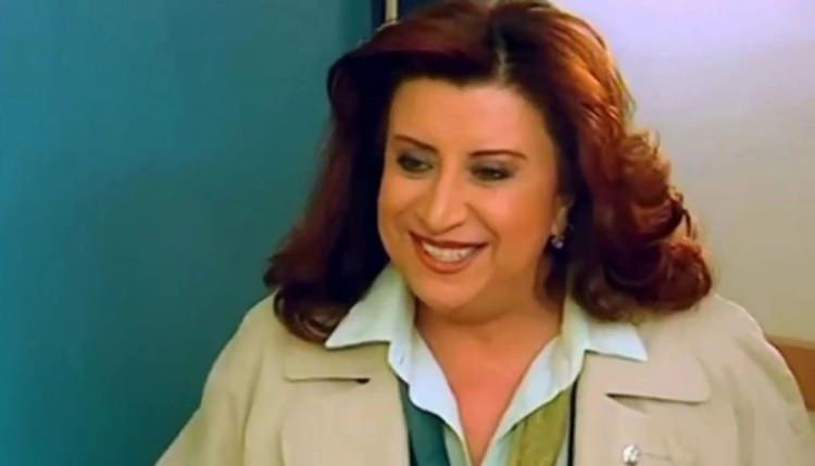 <p><strong><span style="color:#4B0082">'Hayat Bilgisi' </span>dizisinde <span style="color:#4B0082">"Hoca camide" </span>repliğiyle hafızalara kazınan<span style="color:#4B0082"> Perran Kutman</span>, uzun s&uuml;redir g&ouml;zlerden uzak bir hayat s&uuml;r&uuml;yordu.</strong></p>
