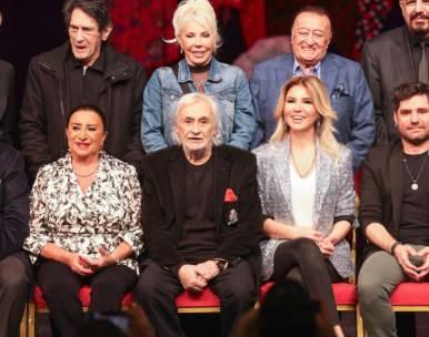 <p><span style="color:#4B0082"><strong>"18 MİLYON KİŞİ GELSİN"</strong></span></p>

<p><strong>M&uuml;jdat Gezen ise duygularını esprili ve samimi bir dille ş&ouml;yle anlattı:</strong></p>

<p><span style="color:#4B0082"><strong>"Bu filmi 18 milyon kişi izlemişti. Bu tiyatroya 18 milyon kişi gelmesin ama &ccedil;ok olur. Ya da gelsin ya...</strong></span></p>
