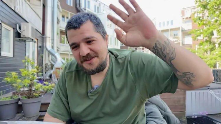 <p><span style="color:#B22222"><strong>KENDİ MESLEĞİNİ DE DENEDİ</strong></span></p>
