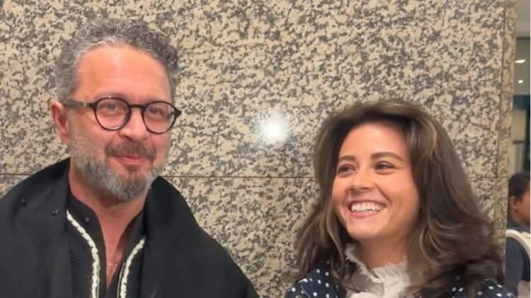 <p><strong>Ayşe Şeyma Keten ise muhabirlerin&nbsp;<span style="color:#800080"><em>"İbrahim Bey romantik mi?" </em></span>sorusuna<span style="color:#800080"><em> "Bana yetecek kadar"&nbsp;</em></span>diyerek espirili bir dille yanıt verdi.</strong></p>
