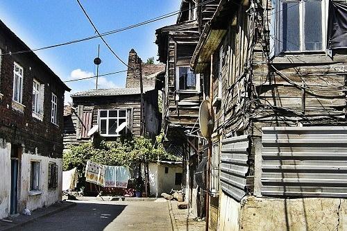 <p>8- AYVANSARAY&nbsp;</p>
