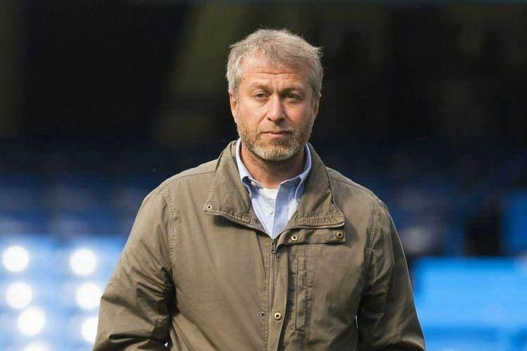 <p><strong><span style="color:#B22222">45)&nbsp; ROMAN ABRAMOVİ&Ccedil;</span> | 9,2 MİLYAR DOLAR - İş insanı</strong></p>

<p>&nbsp;</p>

<p>Roman Abramovi&ccedil;, Rus milyarder iş insanı olarak enerji, &ccedil;elik ve yatırım sekt&ouml;rlerinde servet sahibi olmuştur. Ayrıca uzun yıllar Chelsea Futbol Kul&uuml;b&uuml;&rsquo;n&uuml;n sahibi olarak spor d&uuml;nyasında da tanınmıştır.</p>

<p>&nbsp;</p>

<p>İsrail bağlantısı:&nbsp; Yahudi kimliğiyle tanınıyor. Doğrudan mali bağları zayıf olsa da, İsrail yanlısı politikaları destekleyen a&ccedil;ıklamalarıyla biliniyor.</p>
