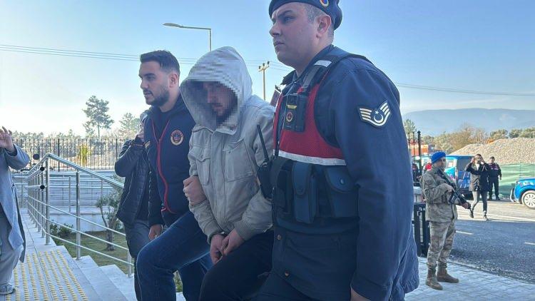 <p><span style="color:#A52A2A"><strong>SORUŞTURMA GENİŞLETİLDİ&nbsp;</strong></span></p>

<p>&nbsp;</p>

<p>&Ouml;te yandan Kasap &ccedil;iftinin darbedilip, bayıltıldıktan sonra evin ateşe verildiği &uuml;zerinde durulduğu &ouml;ğrenildi.</p>
