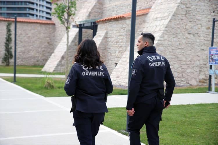 <p><strong>EN &Ccedil;OK G&Uuml;VENLİK&Ccedil;İ ALINDI</strong><br />
&nbsp;</p>

<p><span style="color:#B22222"><strong>İlk 2 aydaki işe yerleştirmelerde mesleklere g&ouml;re ilk 10 ş&ouml;yle:</strong></span><br />
&nbsp;</p>
