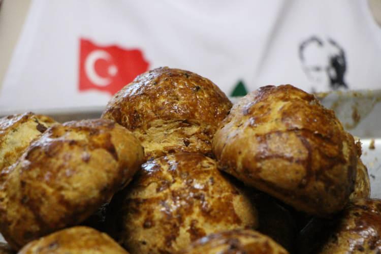 <p>Başpehlivan, telefonda g&ouml;r&uuml;şt&uuml;ğ&uuml; ablası Belgin Ekmek&ccedil;ioğlu'ndan Amasya &ccedil;&ouml;reği yapmasını istedi.&nbsp;</p>
