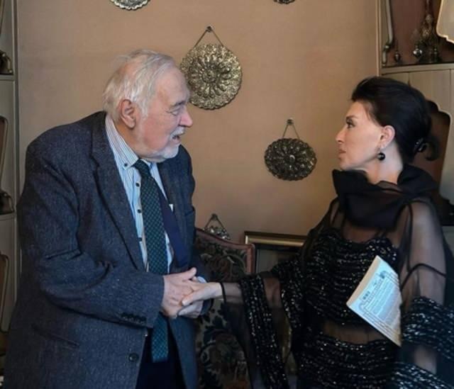 <p><span style="color:#FF0000"><strong>NEBAHAT &Ccedil;EHRE</strong></span></p>

<p><strong>"Bazı insanlar sadece bilgi değil, aynı zamanda bir k&uuml;lt&uuml;r taşır. Sayın İlber Ortaylı da b&ouml;yle bir isimdi. Kendisiyle yaptığımız sohbeti ve bıraktığı izleri saygıyla hatırlayacağım. &Uuml;lkemizin başı sağolsun."</strong></p>
