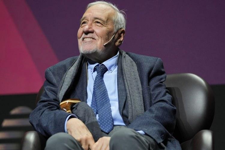 <p><strong>Ortaylı'nın acı kaybının ardından sanat d&uuml;nyasından pek &ccedil;ok isim, baş sağlığı mesajları yayınladı.</strong></p>
