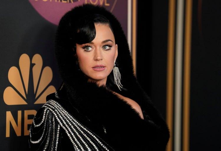 <p><span style="color:#FF0000"><strong>MAHKEME YEREL TASARIMCIYI HAKLI BULDU</strong></span></p>

<p><strong>Ancak yapılan temyiz başvurusunun &uuml;zerine Avustralya Y&uuml;ksek Mahkemesi, konuyu yeniden mercek altına aldı.&nbsp;</strong></p>
