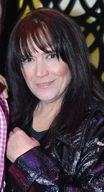 <p><strong>Oğlunun l&ouml;semi tedavisi g&ouml;rd&uuml;ğ&uuml;n&uuml; ve uzun bir s&uuml;re hastanede tedavi g&ouml;rd&uuml;ğ&uuml;n&uuml; s&ouml;yleyen usta sanat&ccedil;ı, hem maddi hem de manevi a&ccedil;ıdan &ccedil;ok ağır şeyler yaşadığını dile getirdi.</strong></p>
