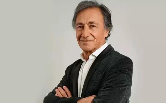 <p>Mehmet &Ouml;zden Habert&uuml;rk'e konuşarak, <strong>"Hen&uuml;z taburcu olmadı ancak şu an i&ccedil;in bilinci a&ccedil;ık ve konuşabiliyor. Doktorlar tam olarak ne zaman taburcu olacağı konusunda kesin bir bilgi vermedi ama iki g&uuml;n i&ccedil;inde normal odaya alınması bekleniyor"</strong> ifadelerini kullandı.</p>
