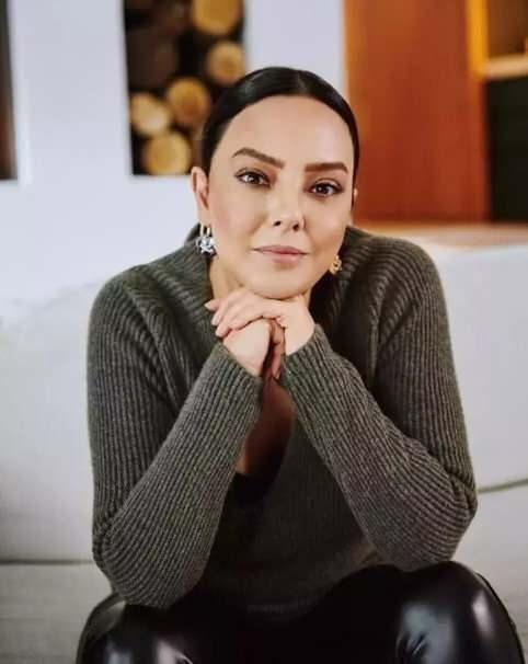 <p><strong>EBRU G&Uuml;NDEŞ</strong></p>

<p>Antalya-Kıbrıs: 26 milyon TL</p>

<p>&nbsp;</p>
