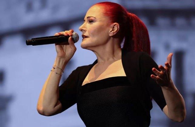 <p><strong>CANDAN ER&Ccedil;ETİN</strong></p>

<p>Antalya-Kıbrıs: 8 milyon</p>
