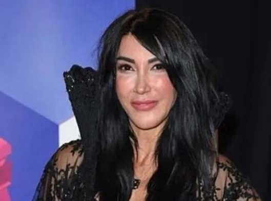<p><strong>HANDE YENER</strong></p>

<p>Kıbrıs: 4 milyon</p>
