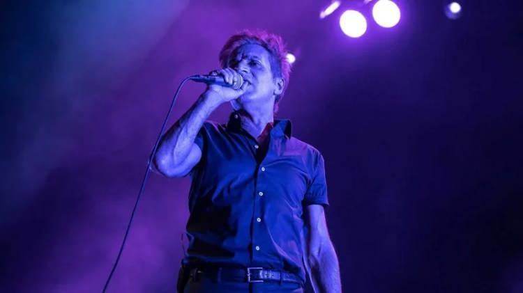 <p>Teoman'ın tepki toplayan bu videosu sosyal medyada yayıldıktan sonra ge&ccedil;tiğimiz yıllarda başka bir konserinde de yatarak şarkı s&ouml;ylediği anlar tekrar akıllara geldi.</p>
