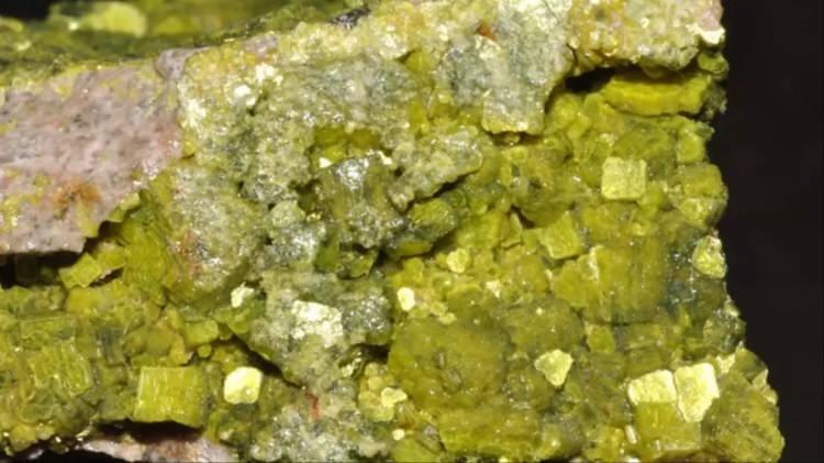 <p><span style="color:#B22222"><strong>URANYUM ZENGİNİ 10 &Uuml;LKE BELLİ OLDU</strong></span></p>

<p>D&uuml;nya N&uuml;kleer Birliği (WNA) araştırmasına g&ouml;re en &ccedil;ok uranyum rezervine sahip 10 &uuml;lke belirlendi. Peki T&uuml;rkiye'nin uranyum rezervi ne?</p>
