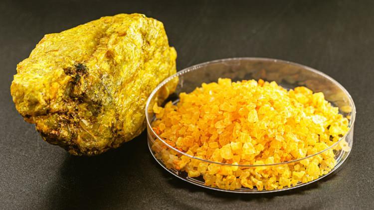 <p><span style="color:#B22222"><strong>8. NİJER</strong></span></p>

<p>Fransa'yı ge&ccedil;tiğimiz aylarda &uuml;lkeden kovan ve T&uuml;rkiye ile bir&ccedil;ok savunma anlaşması imzalayan Afrika &uuml;lkesi Nijer'de uranyum zengini &uuml;lkeler arasında yer alıyor. Nijer'in toplam uranyum rezervi 277 bin ton.</p>
