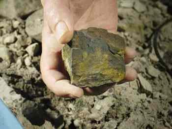 <p><span style="color:#B22222"><strong>6. G&Uuml;NEY AFRİKA</strong></span></p>

<p>Yine Nijer gibi Kara Kıta'nın bir başka uranyum zengini olan ve listede 6. sırada kendisine yer bulan G&uuml;ney Afrika ise bir diğer uranyum zengini Afrika &uuml;lkesi olarak karşımıza &ccedil;ıkıyor. G&uuml;ney Afrika'nın toplam rezervi ise 321 bin ton.</p>
