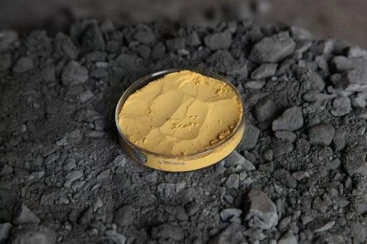 <p><span style="color:#B22222"><strong>1- AVUSTRALYA</strong></span></p>

<p>D&uuml;nyanın 1.7 milyon rezervi ile en b&uuml;y&uuml;k uranyum kaynağına sahip olan &uuml;lkesi ise Avustralya oldu.</p>
