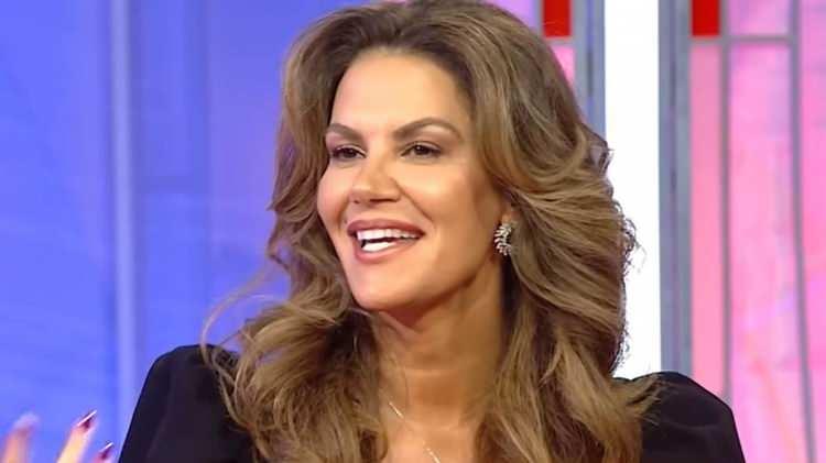 <p><strong>Başarılı kariyerinin yanı sıra sosyal sorumluluk projeleriyle de adından sık&ccedil;a s&ouml;z ettiren &uuml;nl&uuml; model T&uuml;lin Şahin, "D&uuml;nya B&ouml;brek G&uuml;n&uuml;" kapsamında kronik b&ouml;brek hastalığına dikkat &ccedil;ekmek i&ccedil;in ge&ccedil;ekleştirilen basın toplantısında moderat&ouml;rl&uuml;k yaptı.</strong></p>
